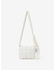 CC collect.  [CC X LUTH] 스퀘어 퀼티드 패딩 크로스백_C244PHE201