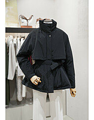 [더아이잗컬렉션] 구스다운 하이넥 벨티드 점퍼 (CRBA2PD711)