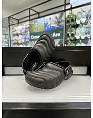 크록스 클래식 라인드 오버퍼프 클로그 210059-001 블랙