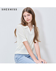 [쉬즈미스(SHESMISS)] 스칼렛 오픈 카라 펀칭 니트 탑 (택가격: 148000원)