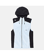 데상트 남성 ICEMOTION 경량 후드 우븐 베스트 스카이 SP321TVE71