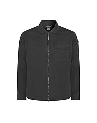 CP컴퍼니 26SS 렌즈 와펜 개버딘 집업 오버셔츠 블랙 RCCMOS705A 110143G 999