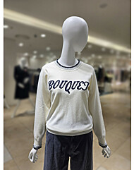 [올리브데올리브] 메탈 배색 부클 레터링 패치 라운드 니트 YK5SP471