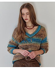 그라데이션 스트라이프 비즈 브이넥 니트